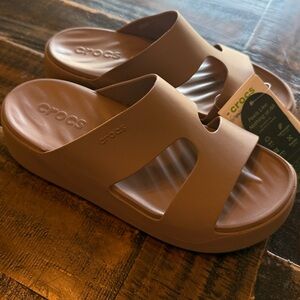 NWT Crocs Latte getaway h-strap platform sandal 8